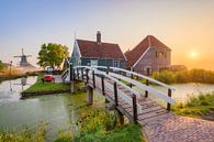 Sonnenaufgang in Zaanse Schans in Holland von Michael Valjak Miniaturansicht