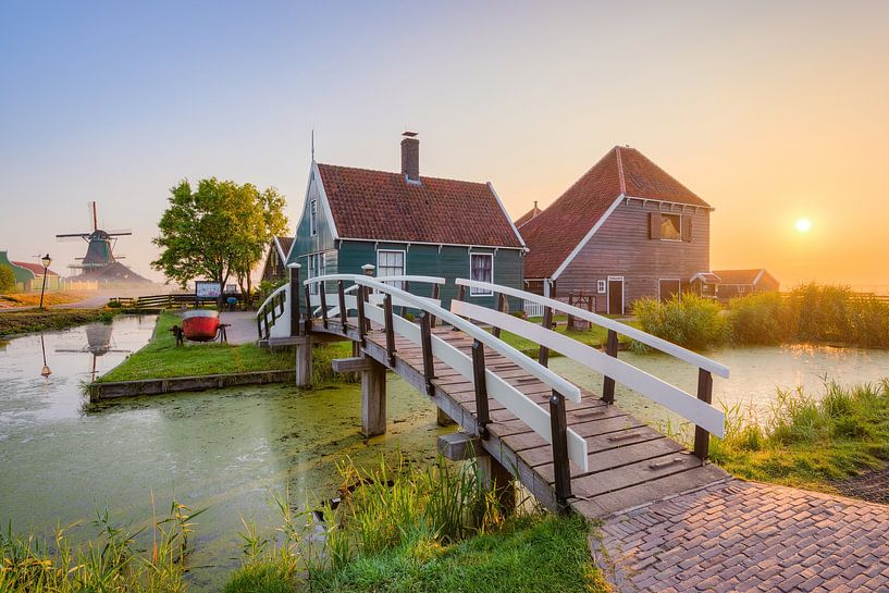 Zonsopgang in Zaanse Schans in Nederland van Michael Valjak