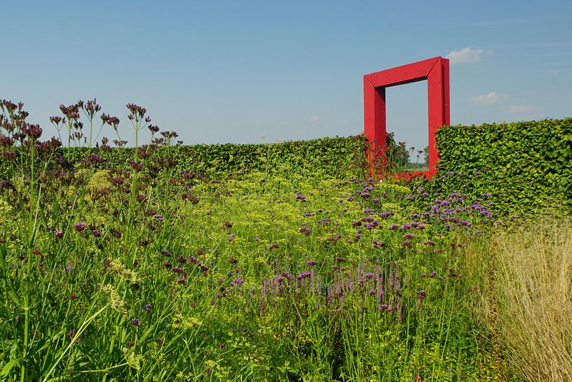 Red window       Het rode raam      by Jenny