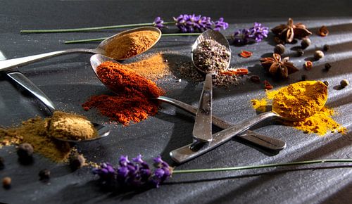 Kruiden op lepels