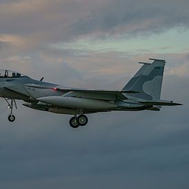 Atterrissage du Boeing F-15QA Eagle destiné au Qatar. sur Jaap van den Berg