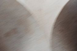 Abstracte vormen met schaduw en licht in zachte aardetinten