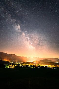 Melkweg boven de Ober Allgäu en de Allgäuer Alpen van Leo Schindzielorz