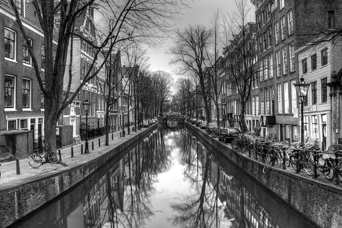 Oudezijds Achterburgwal in HDR en zwart wit uitvoering