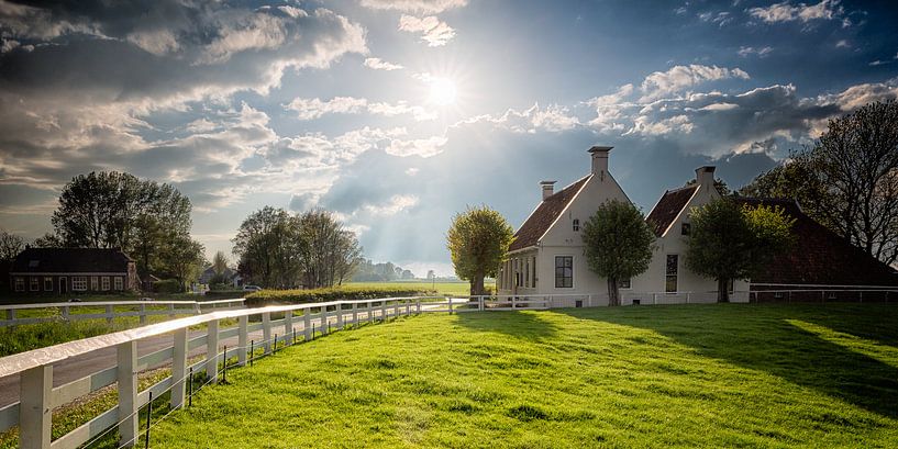 Langs de oude zomer dijk - Aduarderzijl, Groningen van Bas Meelker