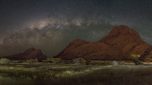 De gloed van de eeuwigheid boven Namibië