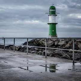 Warnemünde lighthouse with reflection by Bild.Konserve