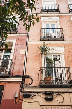 Bunte Häuser in Madrid, Spanien von Photo Atelier