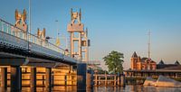 Stadtbrücke und Bahnhof Kampen im goldenen Glanz von Gerrit Veldman Miniaturansicht