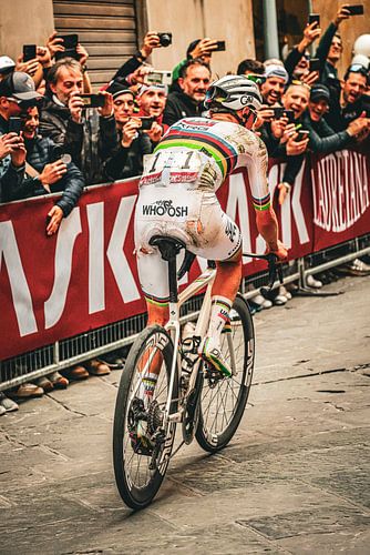 Tadej Pogacar in den Straßen von Siena von FreddyFinn