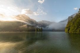 Mystischer Morgen am Königssee bei Schönau. von Jiri Viehmann