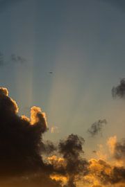 Sonnenstrahlen hinter den Wolken von Nynke Altenburg