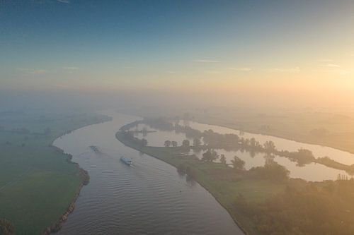Zonsopgang over de IJssel tijdens een mooie herfstochtend
