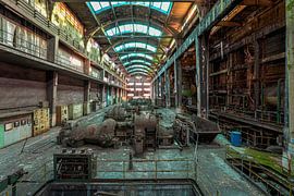 hall in abandoned factory by Ivana Luijten