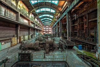 hal in verlaten fabriek