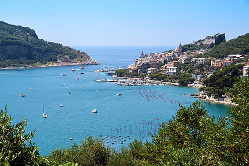 Meerenge zwischen der Stadt Porto Venere und der Insel Palmaria, dem Tor zu den berühmten Cinque Ter