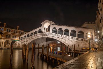 Venetië - Rialtobrug bij nacht van t.ART