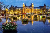 Tulpen en het Rijksmuseum bij avond gezien.  von Jean-Paul Opperman Miniaturansicht
