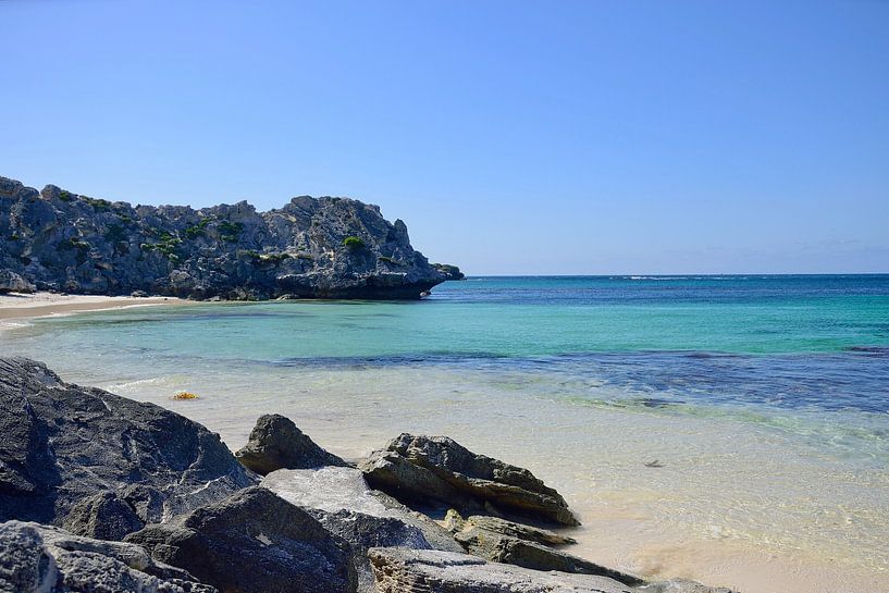 Clear water rocks by Frank's Awesome Travels
