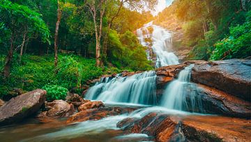 Wasserfall mit Sonnenschein von Mustafa Kurnaz