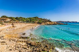 Strandbucht von Mallorca in Peguera, Spanien Mittelmeer