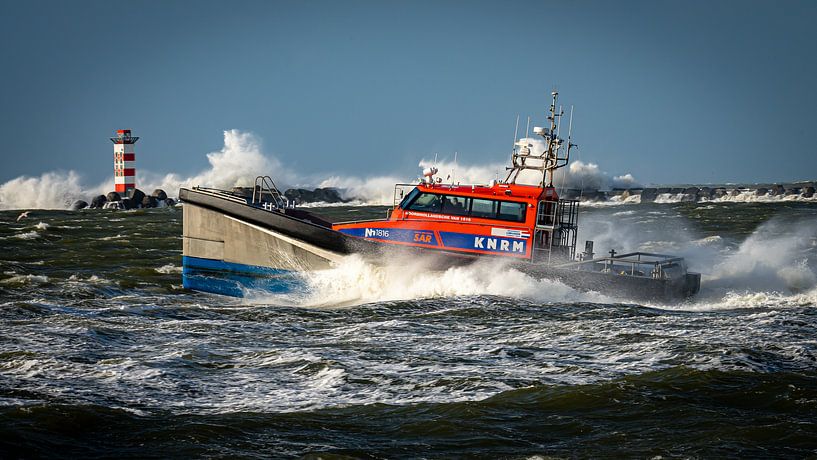 Heading out to the storm by Martijn Bustin