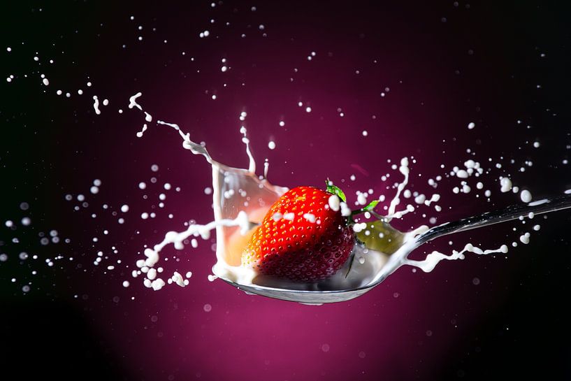 Strawberry Splash by Hans-Bernd Lichtblau