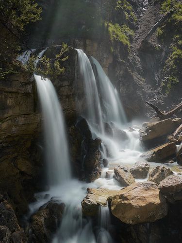 Waterval in het zonlicht