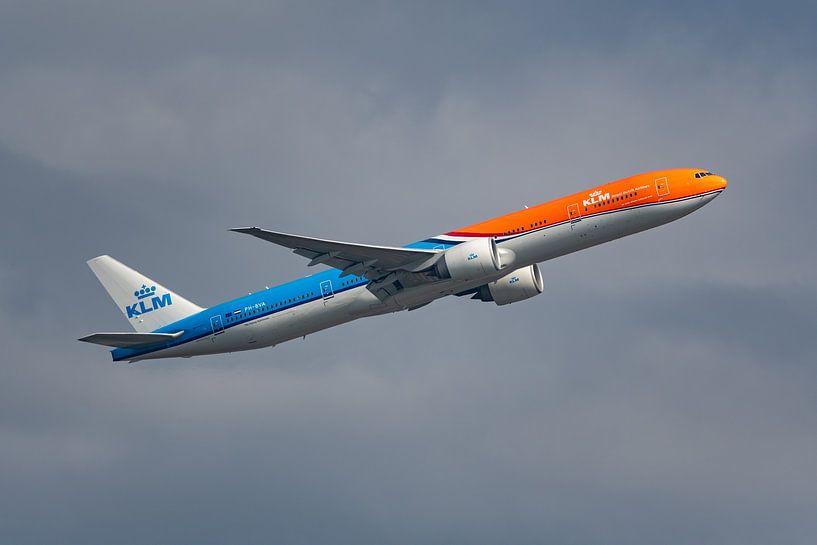 KLM Boeing 777-300 Orange pride take off schiphol amsterdam by