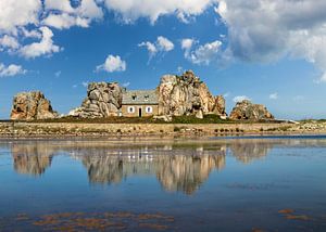 Castel Meur (La Maison du Gouffre) in Plougrescant, Bretagne