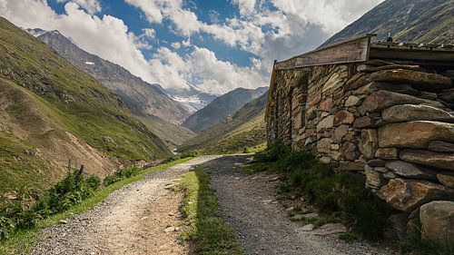 Cabane en pierre dans la vallée de Niedertal