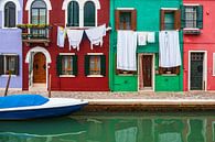 Bunte Gebäude auf der Insel Burano bei Venedig, Italien von Rico Ködder Miniaturansicht