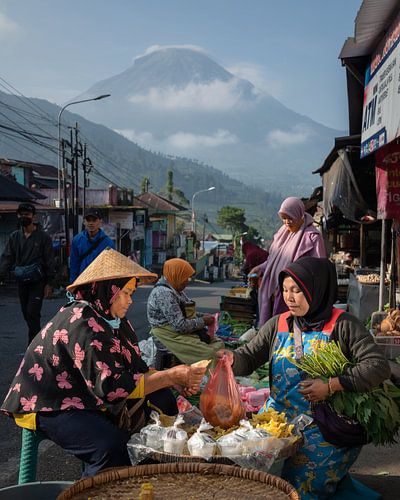 Au marché de Wonosobo sur Anges van der Logt