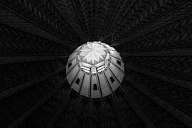 Geometrie des Lichts – Moderne Deckenkuppel von CA Photos