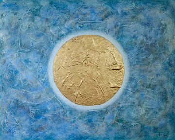 Gouden maan op blauwe nevel van Roelina Talla