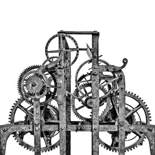 De tandwielen van de oude kerkklok