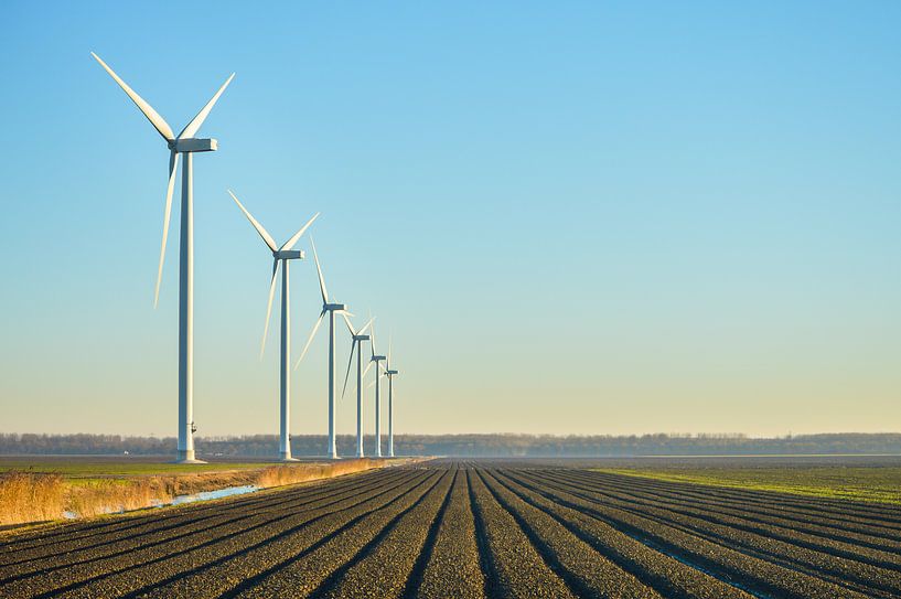 Moderne windmolen in Flevoland van Patrick Verhoef