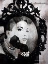 Beauty Queen | Een romantisch zwart/wit beeld van een vrouw kijkend in een spiegel van Wil Vervenne thumbnail