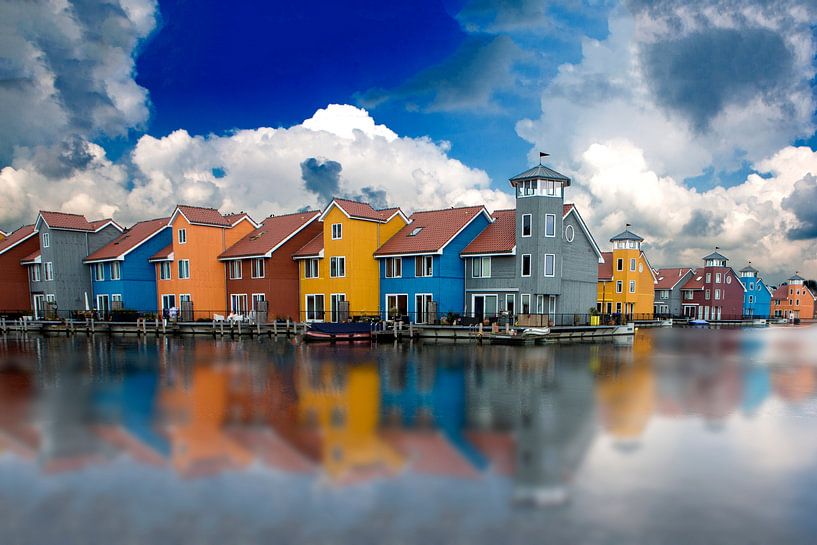 Reitdiephaven met gekleurde huisjes in Groningen van Michelle Peeters