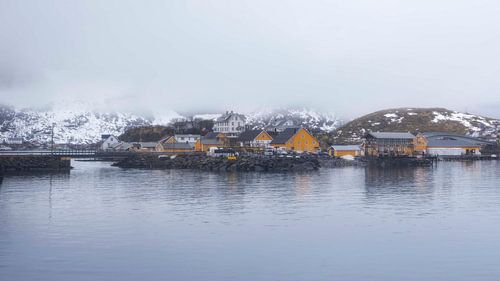 Le paysage hivernal enchanteur de Sakrisoy, dans les Lofoten, en Norvège, avec 