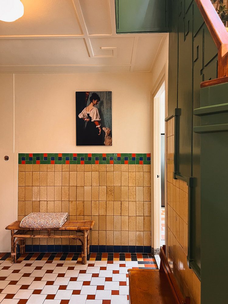 Portret van een jonge vrouw met de hond Puck - Thérèse Schwartze 