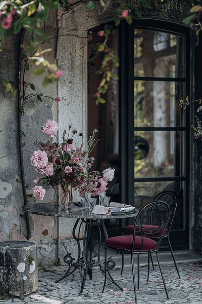 Whispering summer evenings | a still life of tenderness and passion by Karina Brouwer