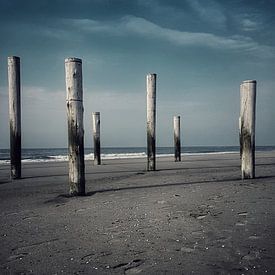Grijsblauw tinten strand Petten by Niels Krommenhoek
