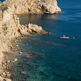 Les falaises de Cap Prim et la Méditerranée sur Adriana Mueller