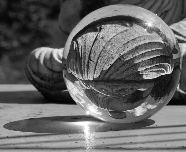 Zen dans la boule de cristal par Betty Maria Digital Art