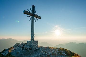 Summit cross of the Gaishorn in the Mannheim Mountains by Leo Schindzielorz
