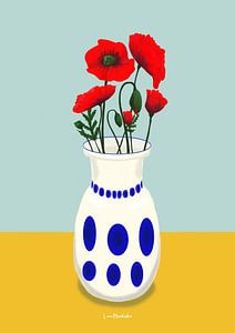 Mohnblume in weißer Vase von Linda van Moerkerken