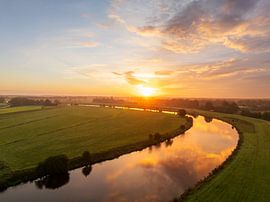 Sonnenaufgang auf der Vecht von oben im Herbst von Sjoerd van der Wal Fotografie
