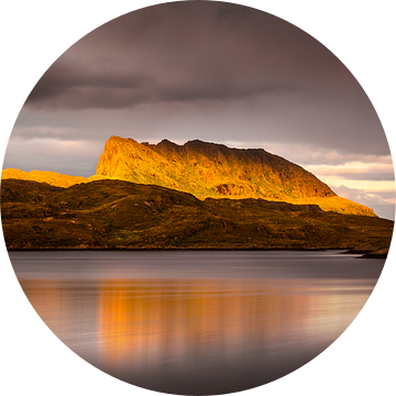 Selfjord bij middernachtzon