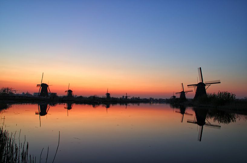 Zonsondergang Molens Kinderdijk II van Watze D. de Haan